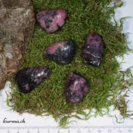 Rhodonite - Pierre roulée 3cm à 3.5cm - N°5088.1 • rhodonite 5088 1 Pierre Roulee 1200x1200px Rhodonite – Pierre roulée 3cm à 3.5cm – N°5088.1