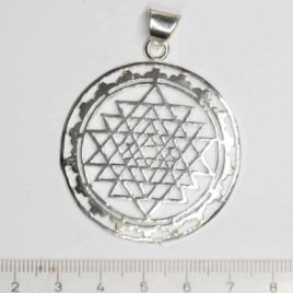 Sri Yantra - Pendentif en Laiton Argenté - N°6757 • Pendentif Laiton N°6757 Pendentif-Laiton-N°6757-Sri Yantra