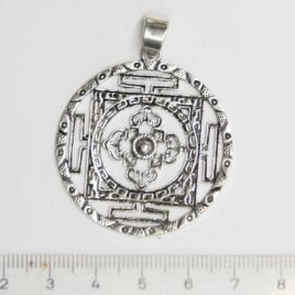 Kalachakra et Dorje - Pendentif en Laiton Argentée - N° 6769 • Pendentif Laiton N°6769 Kalachakra Dorje Kalachakra et Dorje - Pendentif en Laiton Argentée