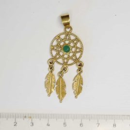 Attrape rêve, plume amérindienne et Turquoise (synt) - Pendentif en Laiton - N°6833 • Pendentif Laiton N°6833 Attrape rêve, plume amérindienne et Turquoise (synt) - Pendentif en Laiton - N°6833