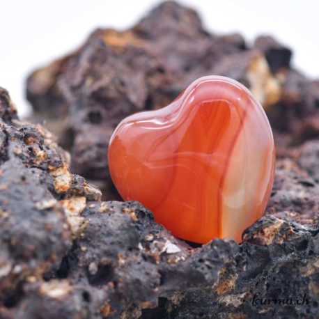 Coeur 2 cm - Cornaline - Nº14233-3 disponible dans la boutique en ligne Kûrma. Votre magasin de pierre et minéraux en suisse