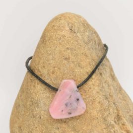 Opale des Andes rose en pendentif - 6gr - N°5823.1 • Opale des Andes Rose N°5823.1 6gr 25x24x07cm 1 Opale des Andes rose pendentif pierre percée vente