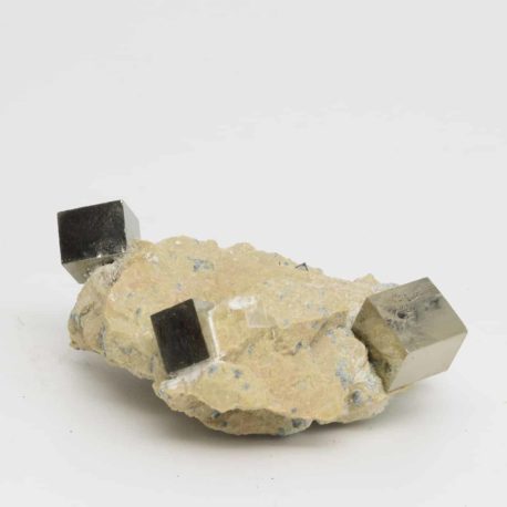 Pyrite-sur-matrice-N°5581.1-116gr-8×5,5x3cm-1