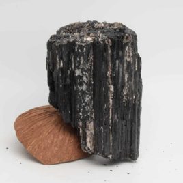 Tourmaline noire Schorl - 1678gr - N°5202.3 • Tourmaline noire N°5202.3 1678 95x14x75cm 5 Tourmaline noire Schorl – 1678gr – N°5202.3