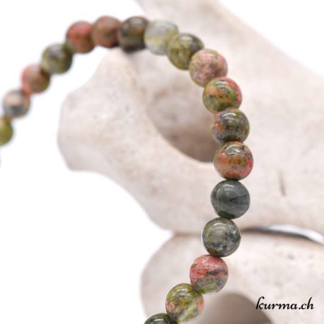 Acheter Bracelet Unakite 6mm - N°15311-3 dans la boutique en ligne Kûrma. Spécialisé dans des pierres de qualité directement importer depuis les artisans lapidaires.