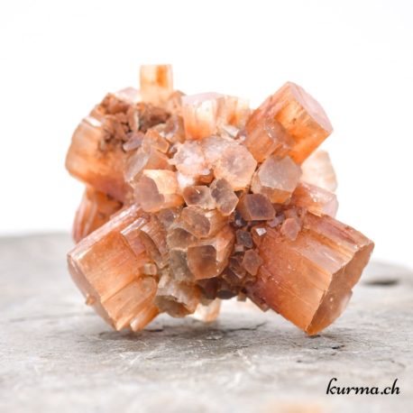 Minéraux Aragonite - N°7842.10-1 disponible dans la boutique en ligne Kûrma. Votre magasin de minéraux naturels en suisse romande