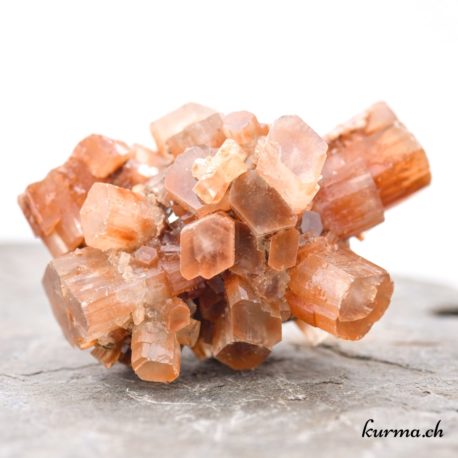 Minéraux Aragonite - N°7842.10-4 disponible dans la boutique en ligne Kûrma. Votre magasin de minéraux naturels en suisse romande