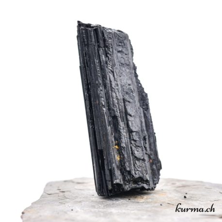 Minéraux Tourmaline noire - N°5934.3-4 disponible dans la boutique en ligne Kûrma. Votre magasin de minéraux naturels en suisse romande