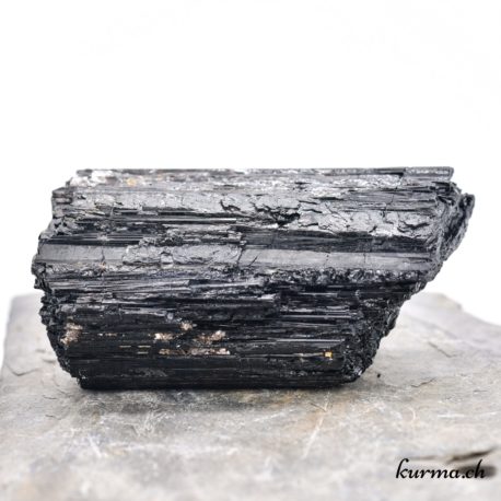 Minéraux Tourmaline noire - N°5934.3-5 disponible dans la boutique en ligne Kûrma. Votre magasin de minéraux naturels en suisse romande