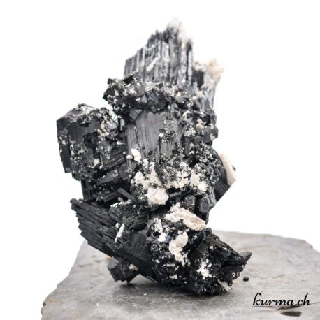 Minéraux Tourmaline noire du Brésil - N°7395.2-1 disponible dans la boutique en ligne Kûrma. Votre magasin de minéraux naturels en suisse romande