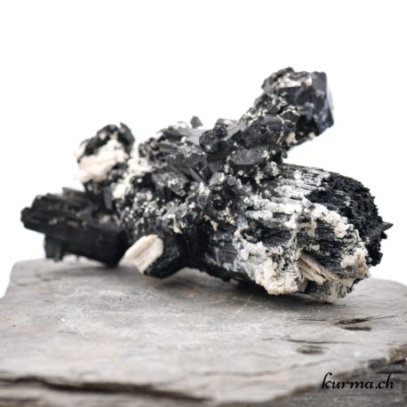 Minéraux Tourmaline noire du Brésil - N°7395.2-7 disponible dans la boutique en ligne Kûrma. Votre magasin de minéraux naturels en suisse romande