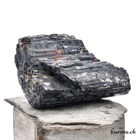 Minéraux Tourmaline Noire Schorl - N°5202.3-5 disponible dans la boutique en ligne Kûrma. Votre magasin de minéraux naturels en suisse romande