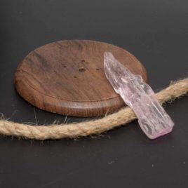 Kunzite - 21gr - N°7416.2 • Kunzite 7416.2 21gr 7.5x2.2x1.2cm 1 kunzite gem