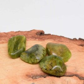 Péridot, Olivine ou Chrysolite - Pierre roulée 1.5cm à 2cm - N°7496.1 • Peridot N°7496.1 4gr 2 25cm 8 boutique de lithothérapie