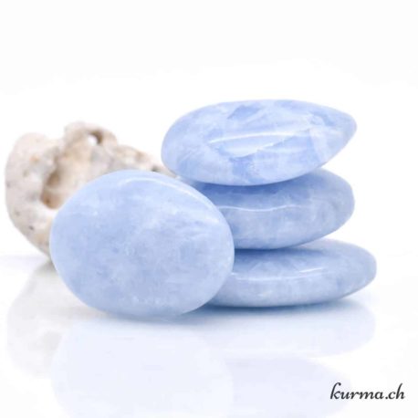 Galet Calcite Bleue 4-4.5cm - Nº5128.1-1 disponible dans la boutique en ligne Kûrma. Votre magasin de pierre et minéraux en suisse