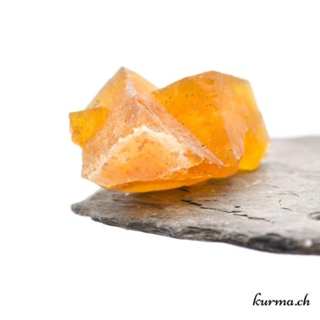 Minéraux Fluorite Jaune Cristallisée - 50gr - N°8007.2-3 disponible dans la boutique en ligne Kûrma. Votre magasin de minéraux naturels en suisse romande