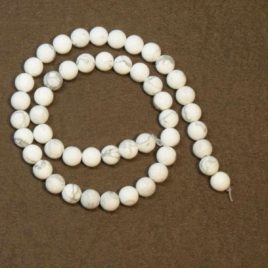 Magnésite "Howlite" matte - Perles 8.5mm - N°5701 • HowliteMagnésite Mat 85mm 5701 5 Vente de perles howlite