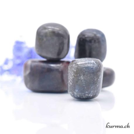 Pierre Roulée Saphir M-2 disponible dans la boutique en ligne Kûrma. Votre magasin de pierre et minéraux en suisse