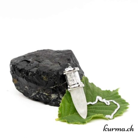 Pendule druidique en cristal de roche disponible en vente à petit prix