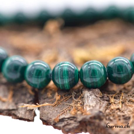 Bracelet Malachite 8mm C - Nº 12880.2 disponible dans la boutique en ligne Kûrma. Votre Magasin de lithothérapie Suisse en ligne.