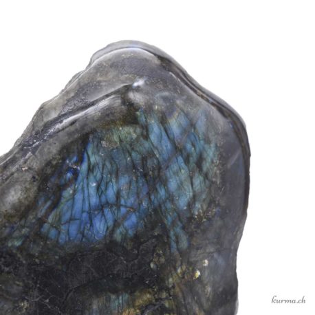 Acheter Menhir Labradorite 1-2 poli - N°14264.5-5 dans la boutique en ligne Kûrma. Magasin suisse de pierre de qualité.