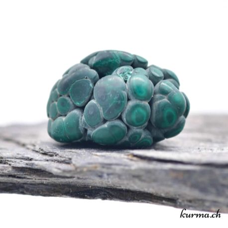Minéraux Malachite Cristalisée - N°4925.6.2 disponible dans la boutique en ligne Kûrma. Votre Magasin de lithothérapie Suisse en ligne.