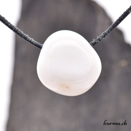 Pendentif Agate Blanche - N°10508.5-3 disponible dans la boutique en ligne Kûrma. Votre Magasin de lithothérapie Suisse en ligne.
