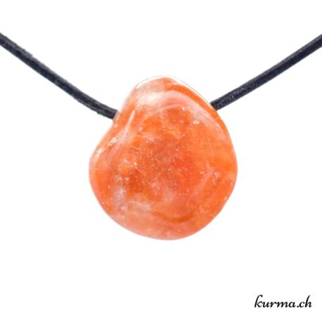 Pendentif Calcite Orange - N°5834.3-1 disponible dans la boutique en ligne Kûrma. Votre Magasin de lithothérapie Suisse en ligne.