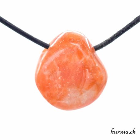 Pendentif Calcite Orange - N°5834.3-3 disponible dans la boutique en ligne Kûrma. Votre Magasin de lithothérapie Suisse en ligne.