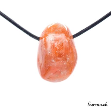 Pendentif Calcite Orange - N°5834.4-1 disponible dans la boutique en ligne Kûrma. Votre Magasin de lithothérapie Suisse en ligne.