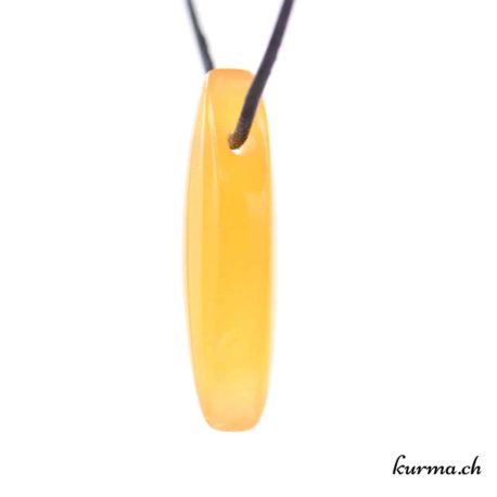 Pendentif Calcite Orange Ovale Alongée - N°8732.4-2 disponible dans la boutique en ligne Kûrma. Votre Magasin de lithothérapie Suisse en ligne.