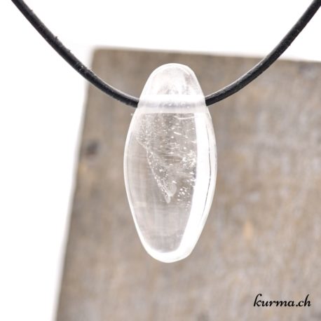 Pendentif Cristal de Roche Olive - N°10259.3-1 disponible dans la boutique en ligne. Kûrma ta boutique Suisse de pendentifs en pierre naturelles.