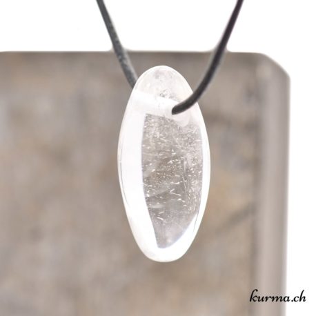Pendentif Cristal de Roche Olive - N°10259.3-2 disponible dans la boutique en ligne. Kûrma ta boutique Suisse de pendentifs en pierre naturelles.