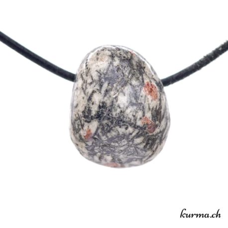 Pendentif Grenat sur Hornblende et Feldspath - N°10521.5-1 disponible dans la boutique en ligne Kûrma. Votre Magasin de lithothérapie Suisse en ligne.