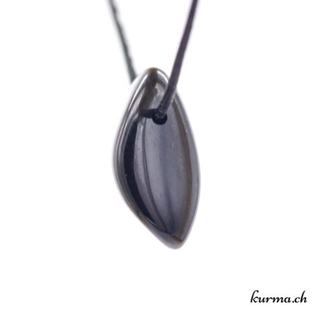 Pendentif Jade Noir - N°10524.1-2 disponible dans la boutique en ligne Kûrma. Votre Magasin de lithothérapie Suisse en ligne.