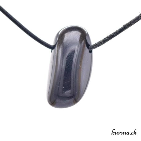 Pendentif Jade Noir - N°10524.1-3 disponible dans la boutique en ligne Kûrma. Votre Magasin de lithothérapie Suisse en ligne.