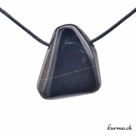 Pendentif Jade Noir - N°8613.1-1 disponible dans la boutique en ligne Kûrma. Votre Magasin de lithothérapie Suisse en ligne.