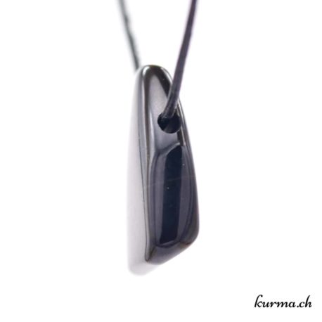 Pendentif Jade Noir - N°8613.1-2 disponible dans la boutique en ligne Kûrma. Votre Magasin de lithothérapie Suisse en ligne.