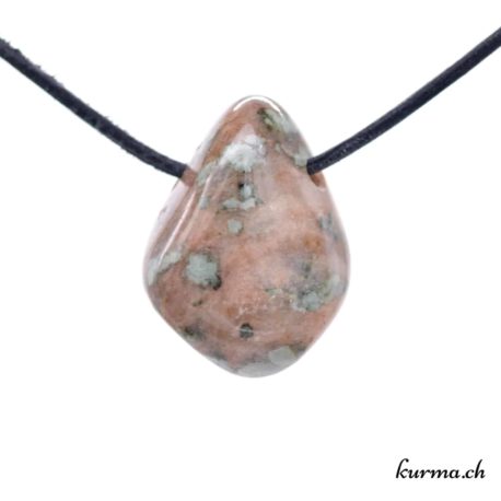 Pendentif Nunderite - Epidote & Quartz- N°10534.3-3 disponible dans la boutique en ligne Kûrma. Votre Magasin de lithothérapie Suisse en ligne.