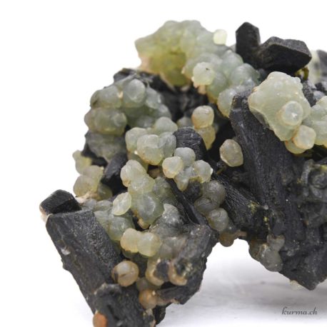 Acheter Préhnite sur Epidote - N°7782.1-6 dans la boutique en ligne Kûrma. Magasin suisse de pierre de qualité.