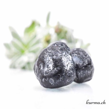 Pierre brut Obsidienne Larme d'Apache M - Nº7461.5-3 disponible dans la boutique en ligne Kûrma. Votre magasin de pierre et minéraux en suisse