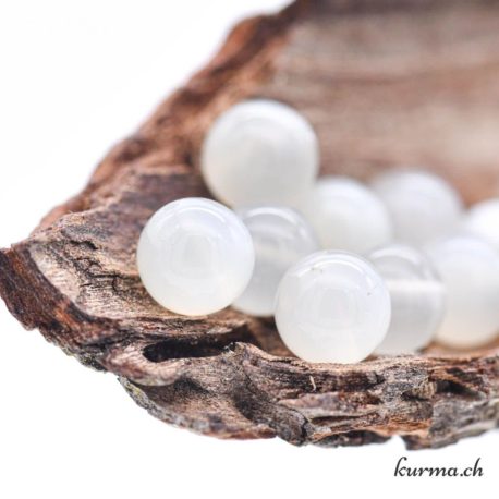 Perle Pierre de Lune Blanche 8mm - Nº13512-1 disponible dans la boutique en ligne Kûrma. Votre magasin de pierre et minéraux en suisse