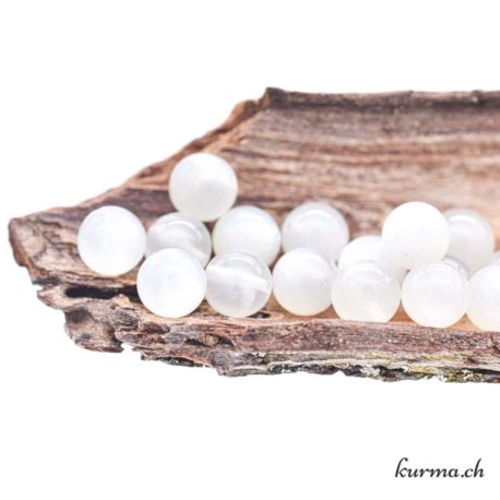 Perle Pierre de Lune Blanche 8mm - Nº13512-2 disponible dans la boutique en ligne Kûrma. Votre magasin de pierre et minéraux en suisse