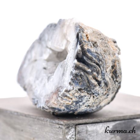 Minéraux Agate Géode - N°5423.20-3 disponible dans la boutique en ligne Kûrma. Votre boutique de pierre semi-précieuse en suisse