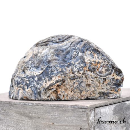 Minéraux Agate Géode - N°5423.20-5 disponible dans la boutique en ligne Kûrma. Votre boutique de pierre semi-précieuse en suisse