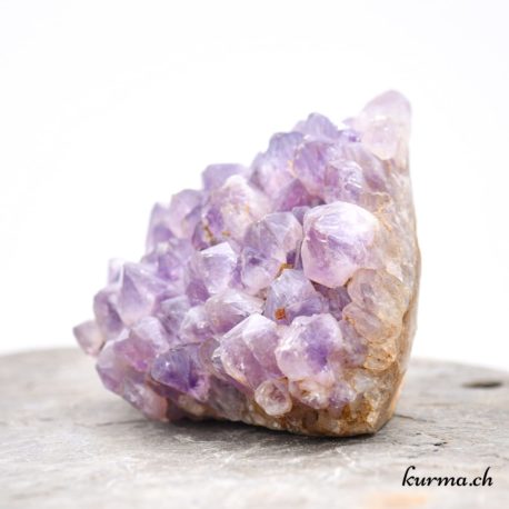 Minéraux Améthyste - N°8415.1-3 disponible dans la boutique en ligne Kûrma. Votre magasin de minéraux naturels en suisse romande