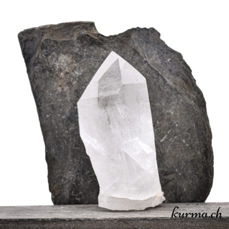 Minéraux Cristal de Roche - N°8376.2-2 disponible dans la boutique en ligne Kûrma. Votre boutique de pierre semi-précieuse en suisse