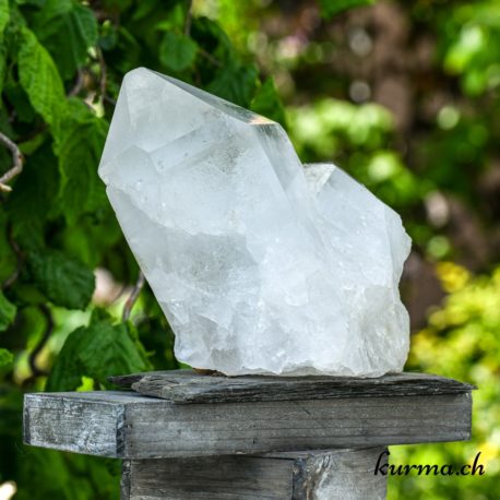 Minéraux Cristal de Roche - N°-1 disponible dans la boutique en ligne Kûrma. Votre boutique de pierre semi-précieuse en suisse