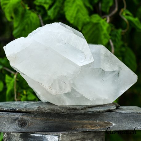 Minéraux Cristal de Roche - N°-4 disponible dans la boutique en ligne Kûrma. Votre boutique de pierre semi-précieuse en suisse