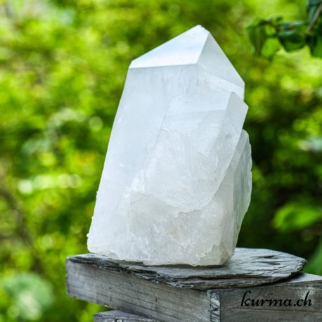 Minéraux Cristal de Roche - N°-2 disponible dans la boutique en ligne Kûrma. Votre boutique de pierre semi-précieuse en suisse